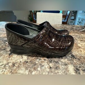 Women’s Dansko clogs